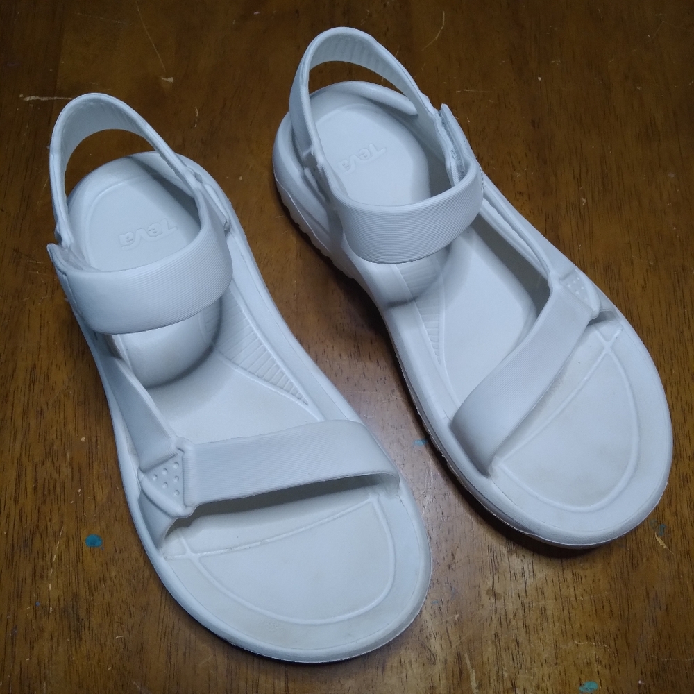 RARE* Teva all white Sandals sz 8